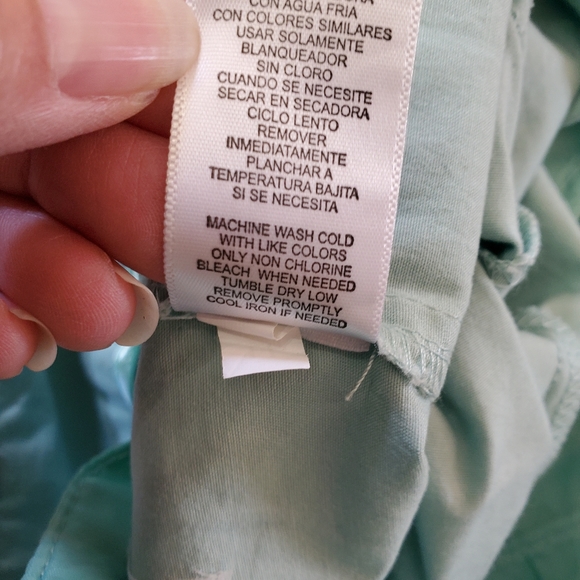 NWT Daisy Fuentes size 12 capris. - Picture 6 of 6